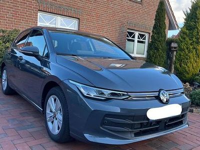 Gebraucht VW Golf VIII Life 150 PS (110 kW) 2024 Grau Limousine