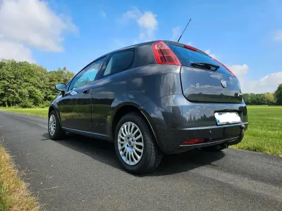 Gebraucht Fiat Grande Punto 69 PS (50 kW) 2011 Grau Kleinwagen