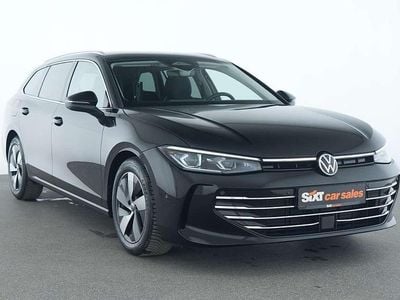 Gebraucht VW Passat IQ Drive 150 PS (110 kW) 2025 Schwarz Kombi
