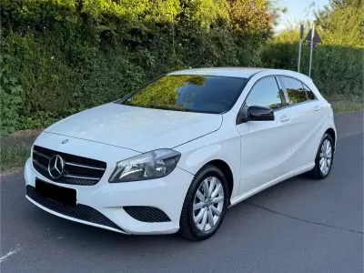 Gebraucht Mercedes A180 Night 122 PS (89 kW) 2013 Weiß Kleinwagen