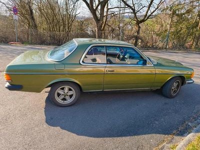 Gebraucht Mercedes 230 136 PS (100 kW) 1982 Grün Coupé