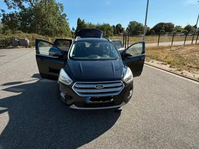 Gebraucht Ford Kuga Titanium 150 PS (110 kW) 2017 Schwarz SUV