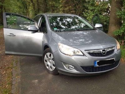 Gebraucht Opel Astra Design Edition 165 PS (121 kW) 2011 Grau metallic Kombi