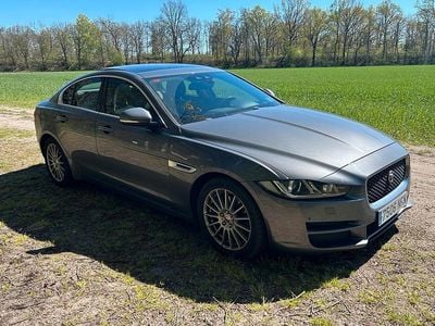 Usata Jaguar XE Prestige 180 CV (132 kW) 2016 Argento Berlina