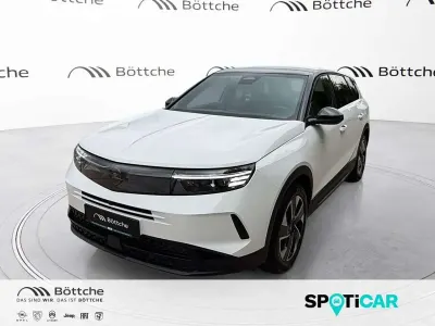 Neu Opel Grandland X 145 PS (106 kW) 2026 Lack weiss banquise/typ aussenverkleidung spiegel flach standard SUV