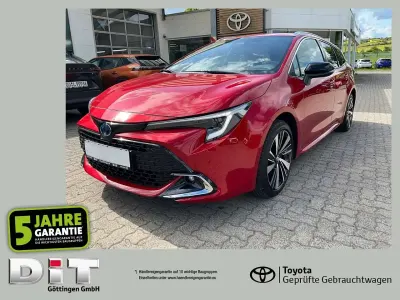 Gebraucht Toyota Corolla 178 PS (130 kW) 2025 Emotional red metallic Kombi