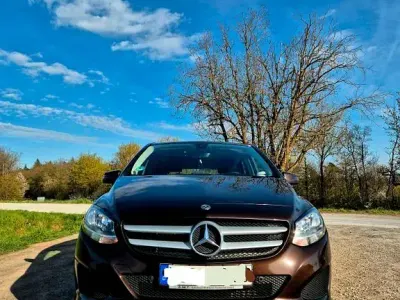 Gebraucht Mercedes B220 Edition 177 PS (130 kW) 2017 Braun Kleinwagen