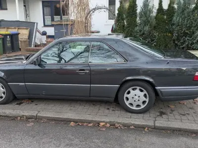 Używany Mercedes C320 220 KM (161 kW) 1993 Czarny