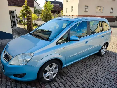 Używany Opel Zafira 116 KM (85 kW) 2009 Niebieski Minivan