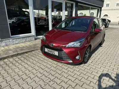 Gebraucht Toyota Yaris Club 111 PS (81 kW) 2019 3t3 tokiorot met. Kleinwagen