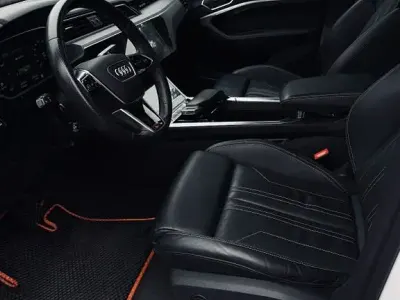 Gebraucht Audi e-tron S-Line 300 kW (408 PS) 2022 Weiß SUV