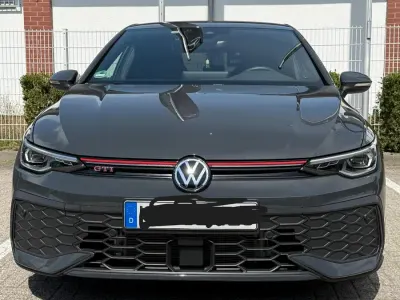 Gebraucht VW Golf VIII GTI 265 PS (194 kW) 2025 Grau Limousine