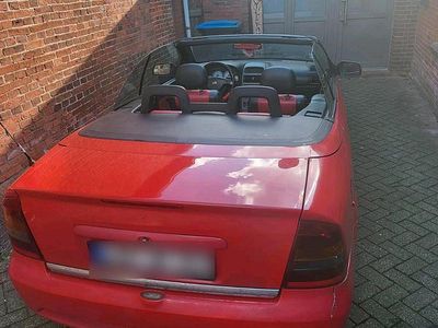 Begagnad Opel Astra Cabriolet 101 HK (74 kW) 2005 Röd Cab