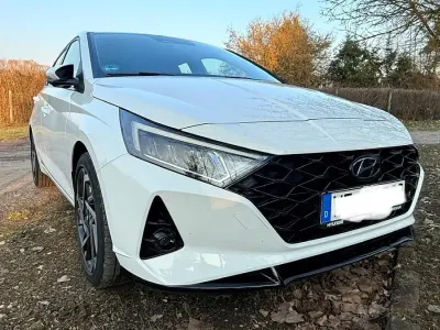 Gebraucht Hyundai i20 Intro Edition 100 PS (73 kW) 2021 Weiß Kleinwagen