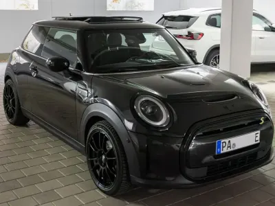 Gebraucht Mini Cooper SE 135 kW (184 PS) 2023 Schwarz Kleinwagen