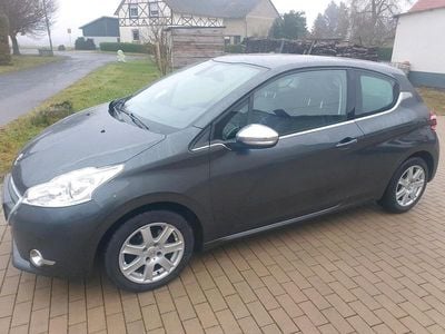 Grau Gebraucht 2014 Peugeot 208 Kleinwagen | 6.250 € (Fairer Preis)