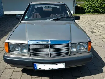Używany Mercedes 190 118 KM (86 kW) 1989 Szary Sedan/Limuzyna