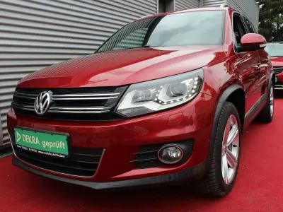 Gebraucht VW Tiguan LOUNGE 150 PS (110 kW) 2016 Rot SUV