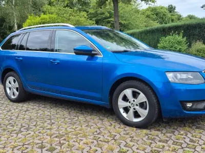 Gebraucht Skoda Octavia Elegance 150 PS (110 kW) 2015 Blau Kombi