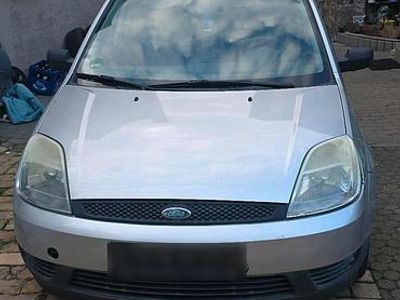 Usata Ford Fiesta 60 CV (44 kW) 2004 Argento Utilitaria