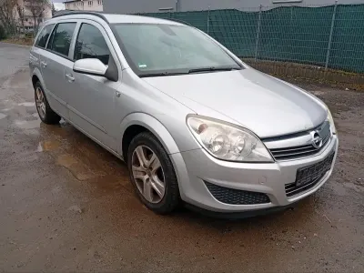Gebraucht Opel Astra Edition 110 PS (80 kW) 2008 Silber Kombi