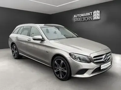 Używany Mercedes C300e 306 KM (225 kW) 2020 Srebrny Kombi