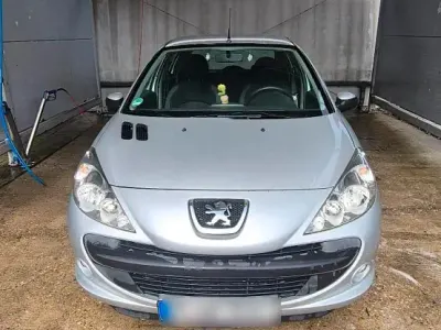 Gebraucht Peugeot 206+ 60 PS (44 kW) 2009 Silber Kleinwagen