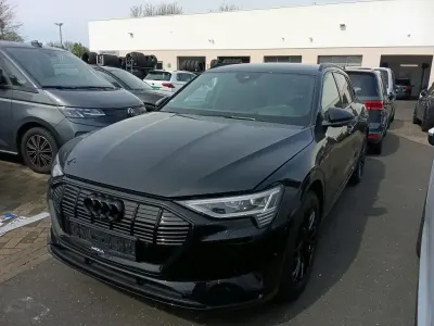 Gebraucht Audi e-tron Advanced 300 kW (408 PS) 2023 Mythosschwarz metallic SUV