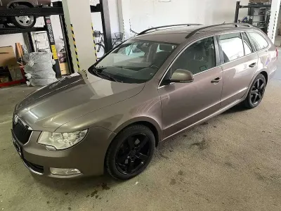 Gebraucht Skoda Superb Ambition 160 PS (117 kW) 2011 Bronze Kombi