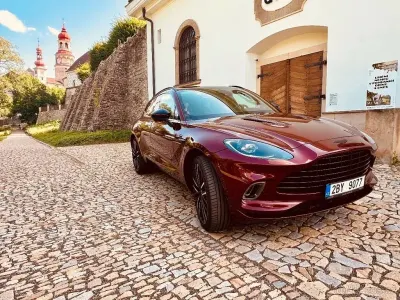 Gebraucht Aston Martin DBX 551 PS (405 kW) 2021 Rot SUV