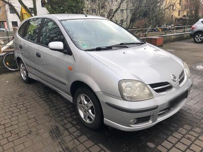 Nissan Almera Tino