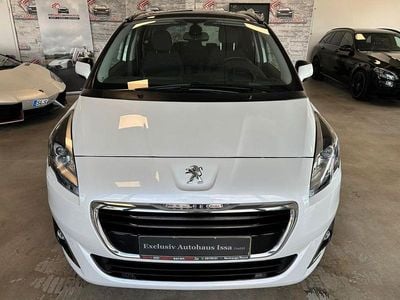 Weiß Gebraucht 2017 Peugeot 5008 Allure Van / Kleinbus | 12.990 €