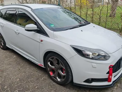 Gebraucht Ford Focus ST 250 PS (183 kW) 2013 Weiß Kombi
