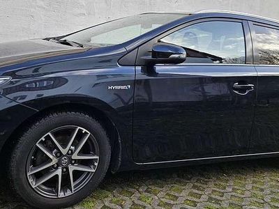 Usata Toyota Auris Hybrid Edition 136 CV (100 kW) 2015 Blu Station wagon