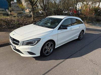 Gebraucht Mercedes CLA180 Shooting Brake 122 PS (89 kW) 2016 Weiß Kombi