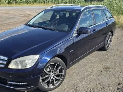 Gebraucht Mercedes C250 Avantgarde 204 PS (150 kW) 2010 Blau Kombi