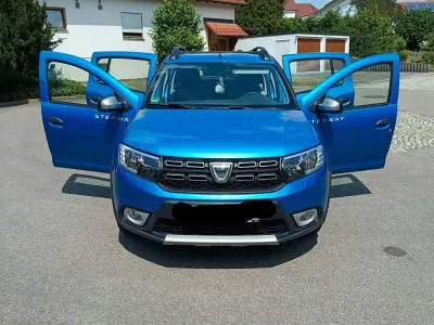 Gebraucht Dacia Sandero Celebration 90 PS (66 kW) 2016 Blau Limousine