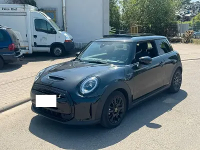 Gebraucht Mini Cooper SE Premium Plus 135 kW (184 PS) 2023 Schwarz Kleinwagen