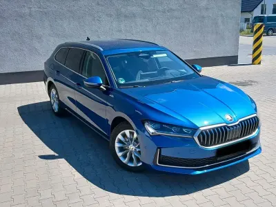 Gebraucht Skoda Superb LAURIN & KLEMENT 204 PS (150 kW) 2024 Blau Kombi