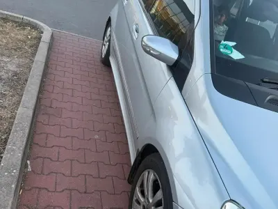 Gebraucht Mercedes B180 109 PS (80 kW) 2005 Silber Van / Kleinbus
