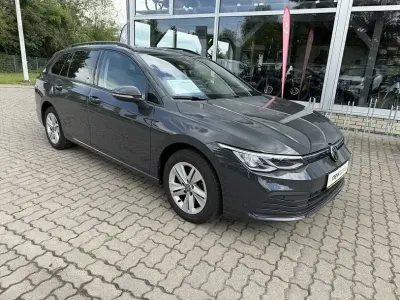 Gebraucht VW Golf VIII Life 150 PS (110 kW) 2022 Grau Kombi