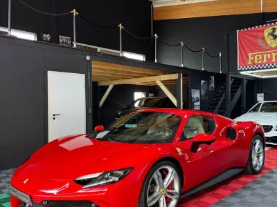 Gebraucht Ferrari 296 829 PS (609 kW) 2025 Rot Cabrio