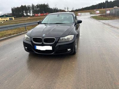 Gebraucht BMW 320 184 PS (135 kW) 2012 Schwarz Kombi