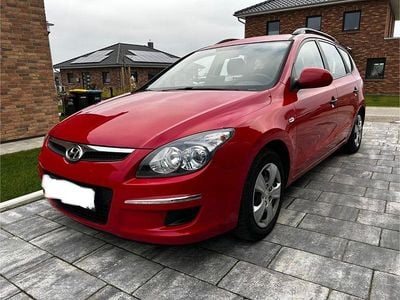 Rot Gebraucht 2010 Hyundai i30 Kombi | 3.900 € (Fairer Preis)