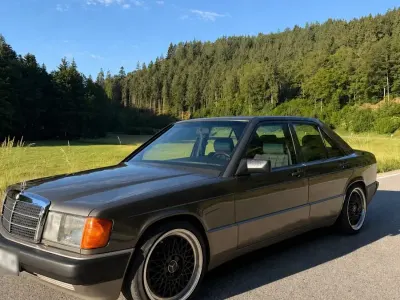 Gebraucht Mercedes 190 72 PS (52 kW) 1992 Grau Limousine