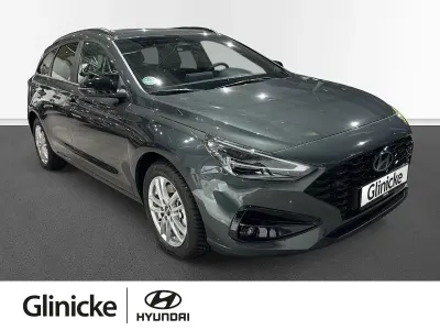 Gebraucht Hyundai i30 Advantage 101 PS (74 kW) 2024 Cypress green Kombi