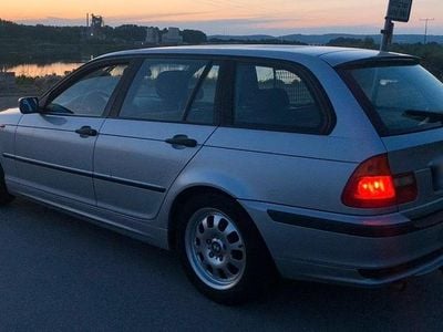 Gebraucht BMW 318 143 PS (105 kW) 2003 Silber Kombi