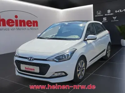 Gebraucht Hyundai i20 Passion 75 PS (55 kW) 2016 Weiß Limousine