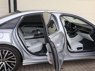 Silber Gebraucht 2025 Audi A8L Exclusive Limousine | 104.700 €