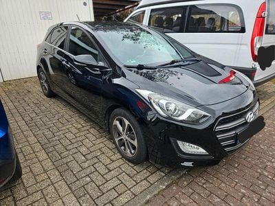 Gebraucht Hyundai i30 101 PS (74 kW) 2016 Schwarz Limousine